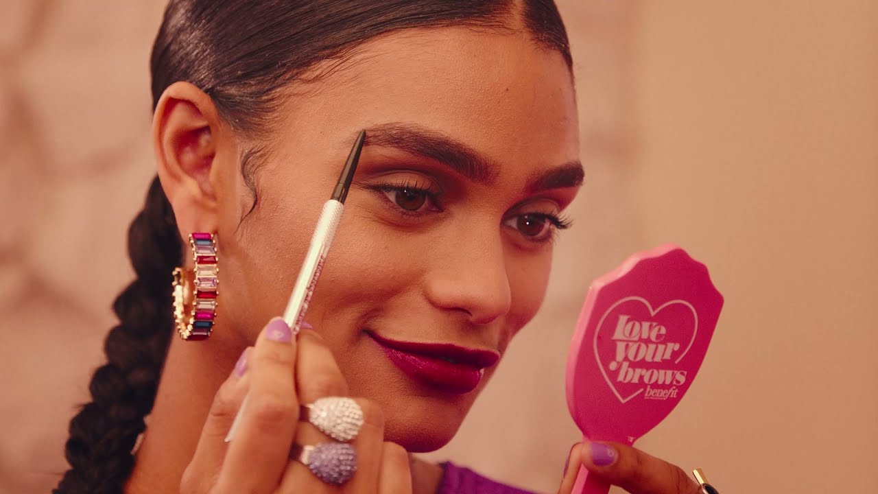 Benefit eyebrows model