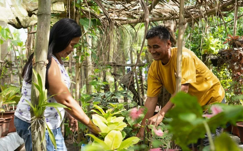 Oxfam image of people planting seeds